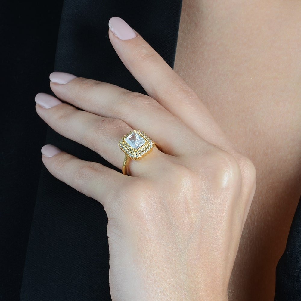 Anel Solitário com Zircônia Banhado a Ouro 24K