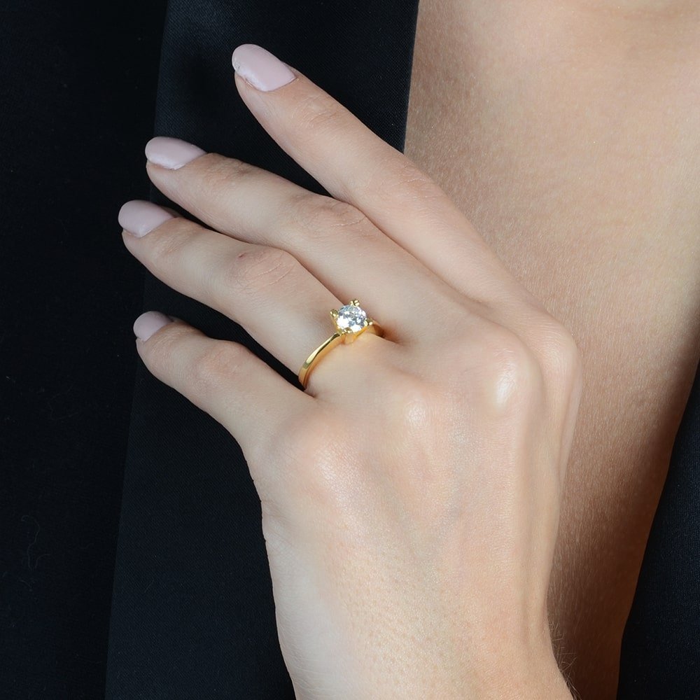 Anel Solitário com Pedra de Zircônia Banhado a Ouro 24K