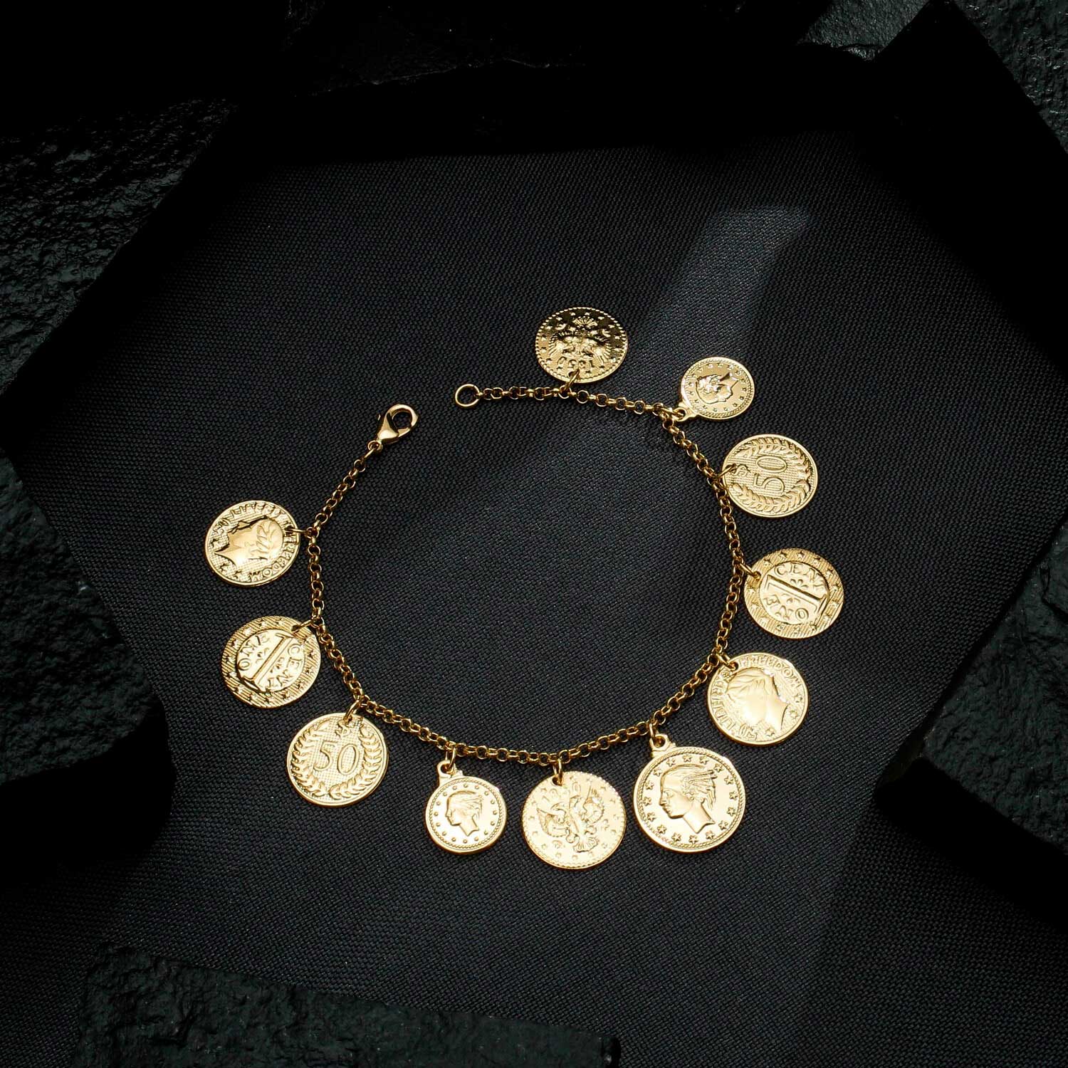 Pulseira Dourada de Moedas Antigas - Galeria