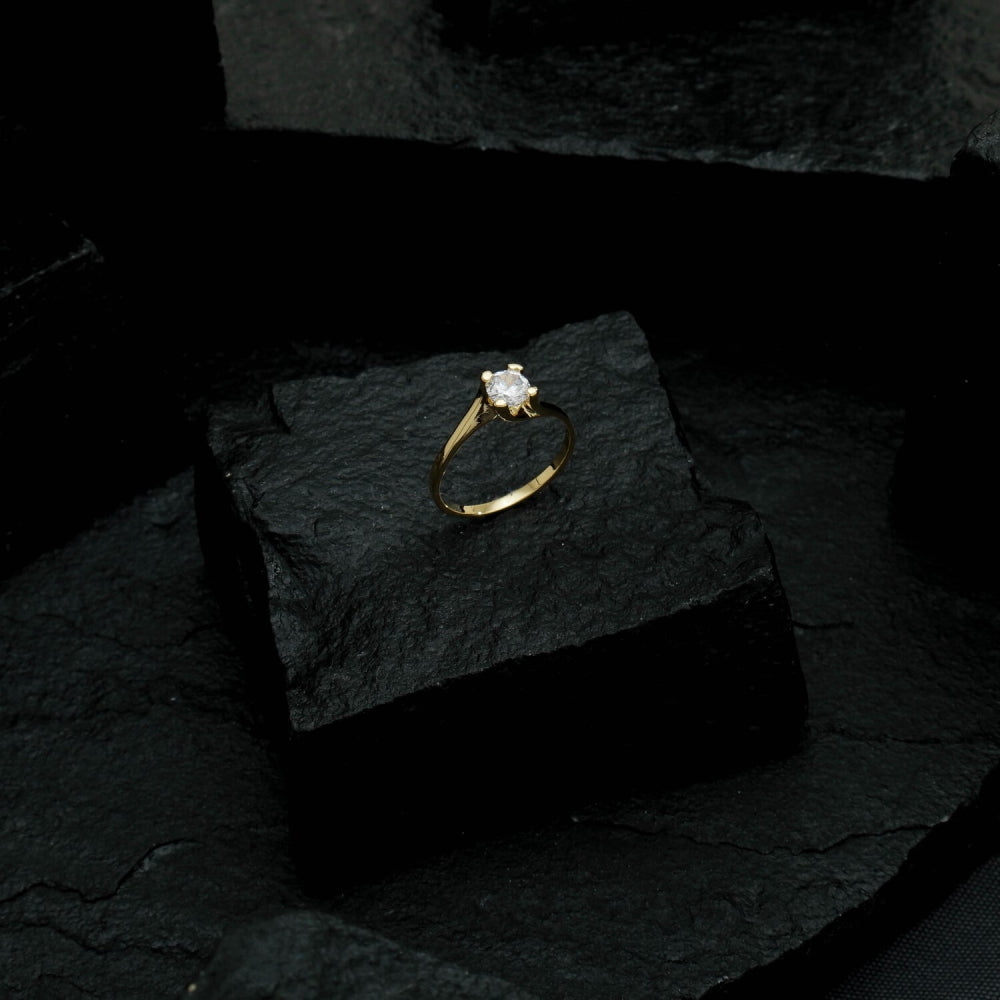 Anel Solitário com Pedra de Zircônia Pequena Banhado a Ouro 24K